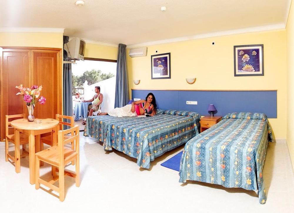 Apartamentos Sol Bay San Antonio Abad Habitación foto